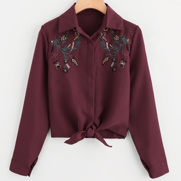 Tops - 🌟5/$25🌟Embroidered Tie Front Top